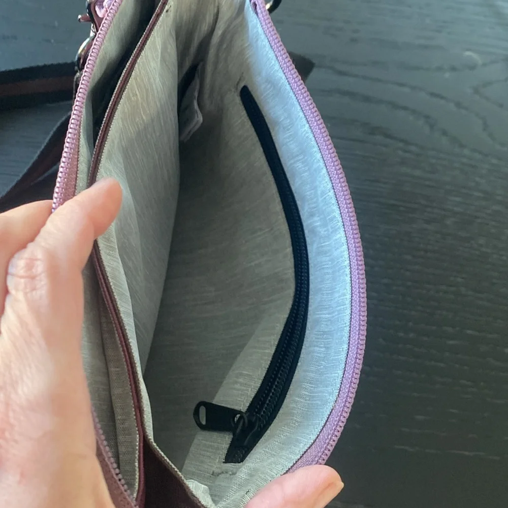 Sherpani cross body, brown and purple - Picture 5 of 5